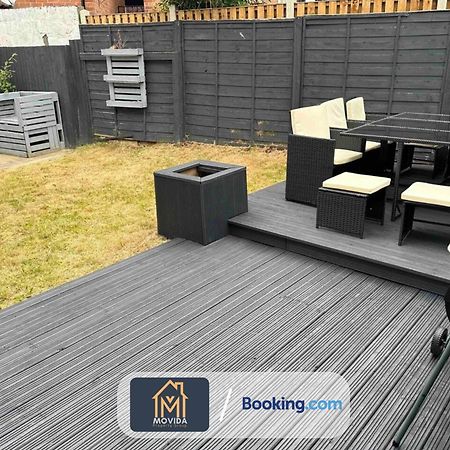 Large Modern 6 Bedroom House By Movida Property Group Short Lets & Serviced Accommodation With Games Room Leeds  Exteriér fotografie