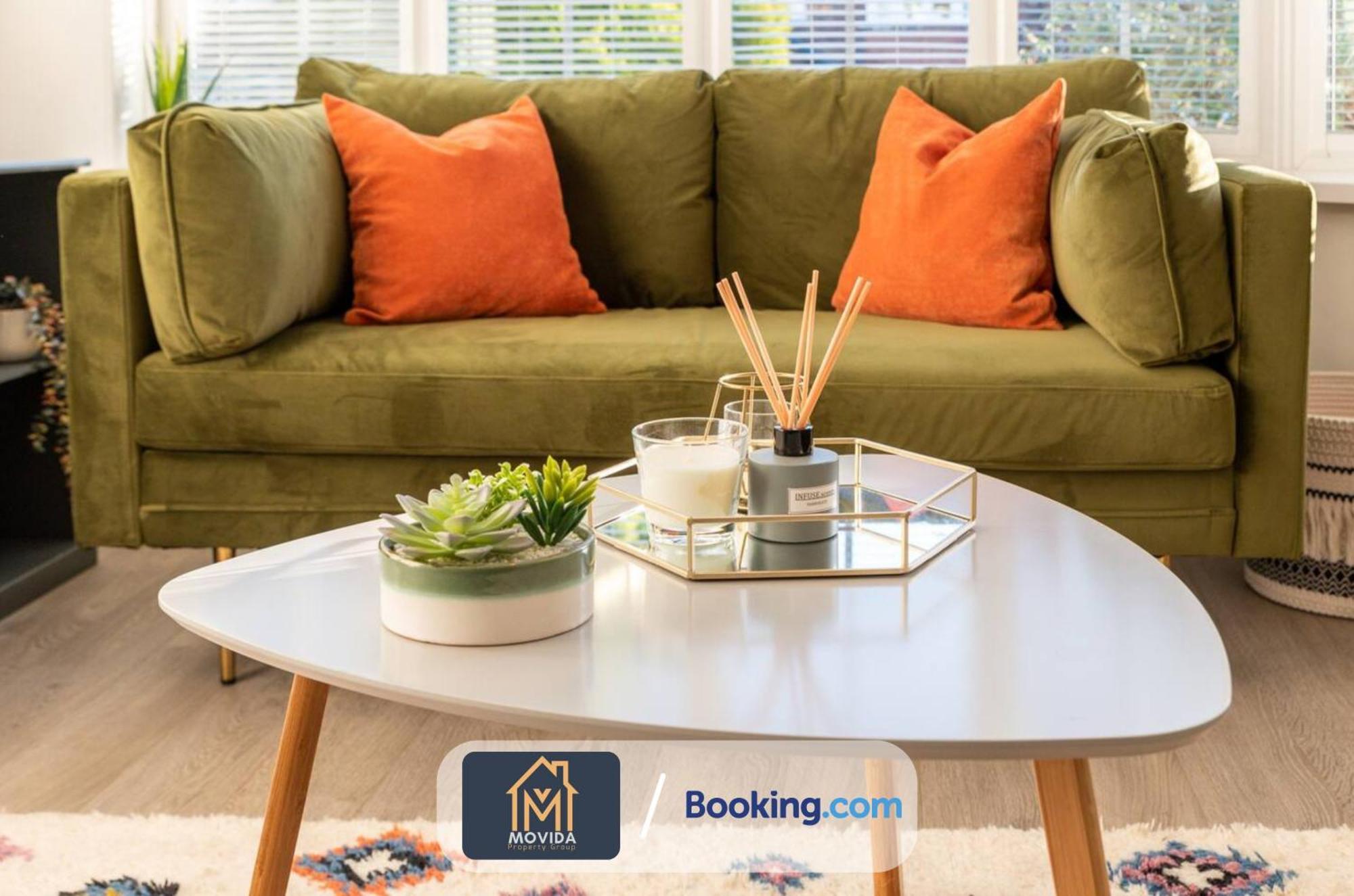 Large Modern 6 Bedroom House By Movida Property Group Short Lets & Serviced Accommodation With Games Room Leeds  Exteriér fotografie