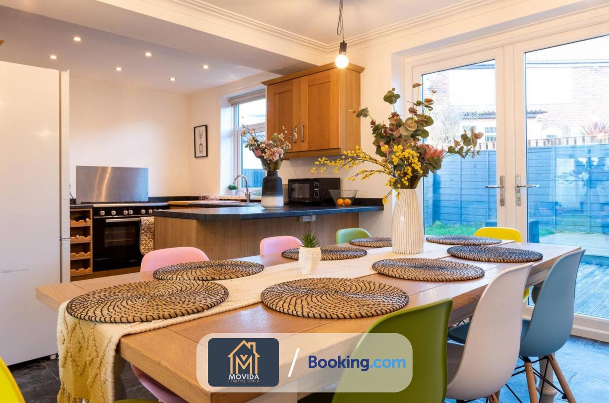 Large Modern 6 Bedroom House By Movida Property Group Short Lets & Serviced Accommodation With Games Room Leeds  Exteriér fotografie