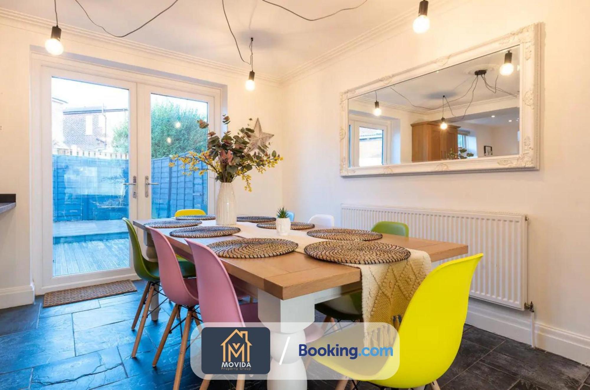 Large Modern 6 Bedroom House By Movida Property Group Short Lets & Serviced Accommodation With Games Room Leeds  Exteriér fotografie