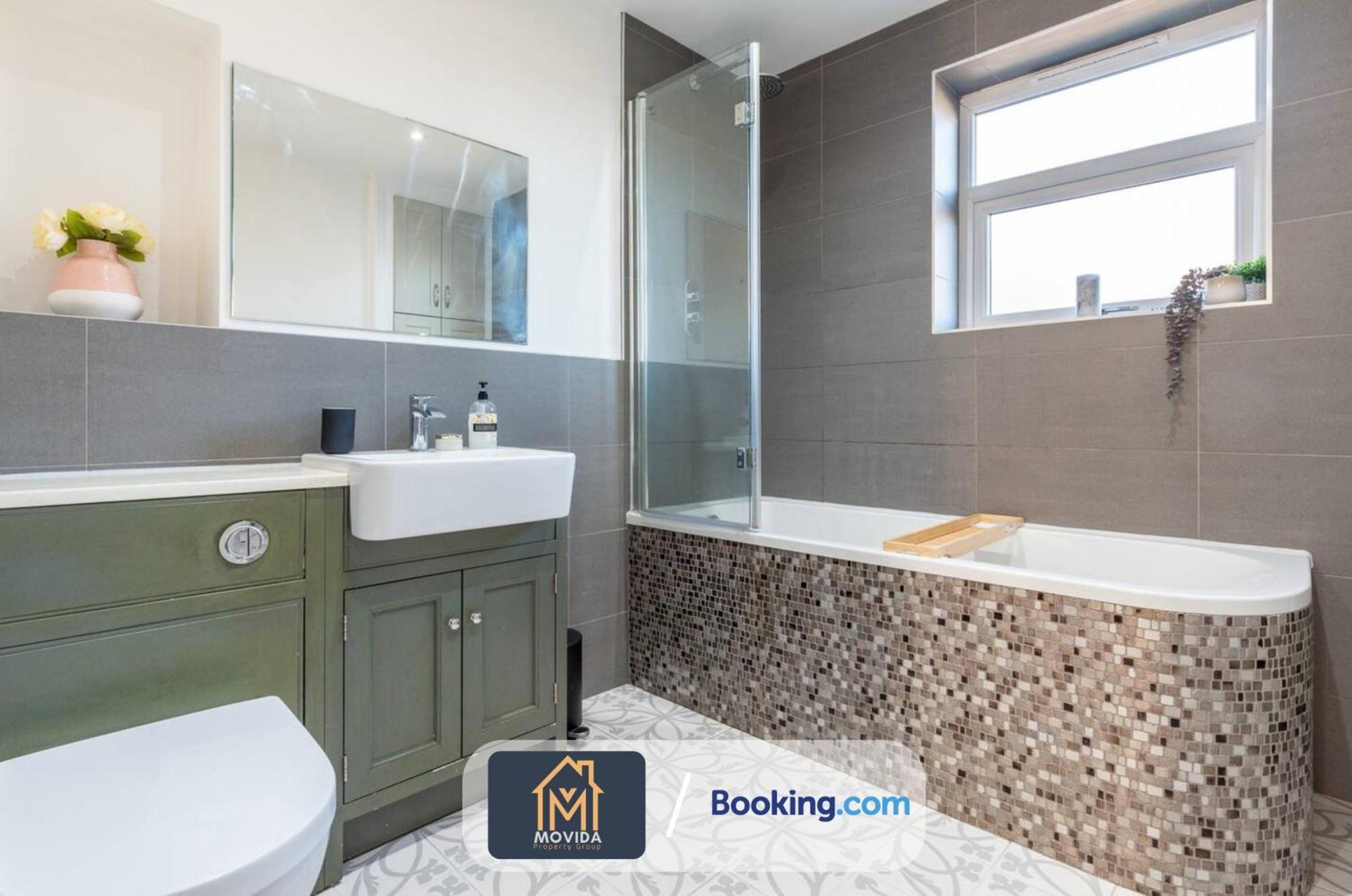 Large Modern 6 Bedroom House By Movida Property Group Short Lets & Serviced Accommodation With Games Room Leeds  Exteriér fotografie
