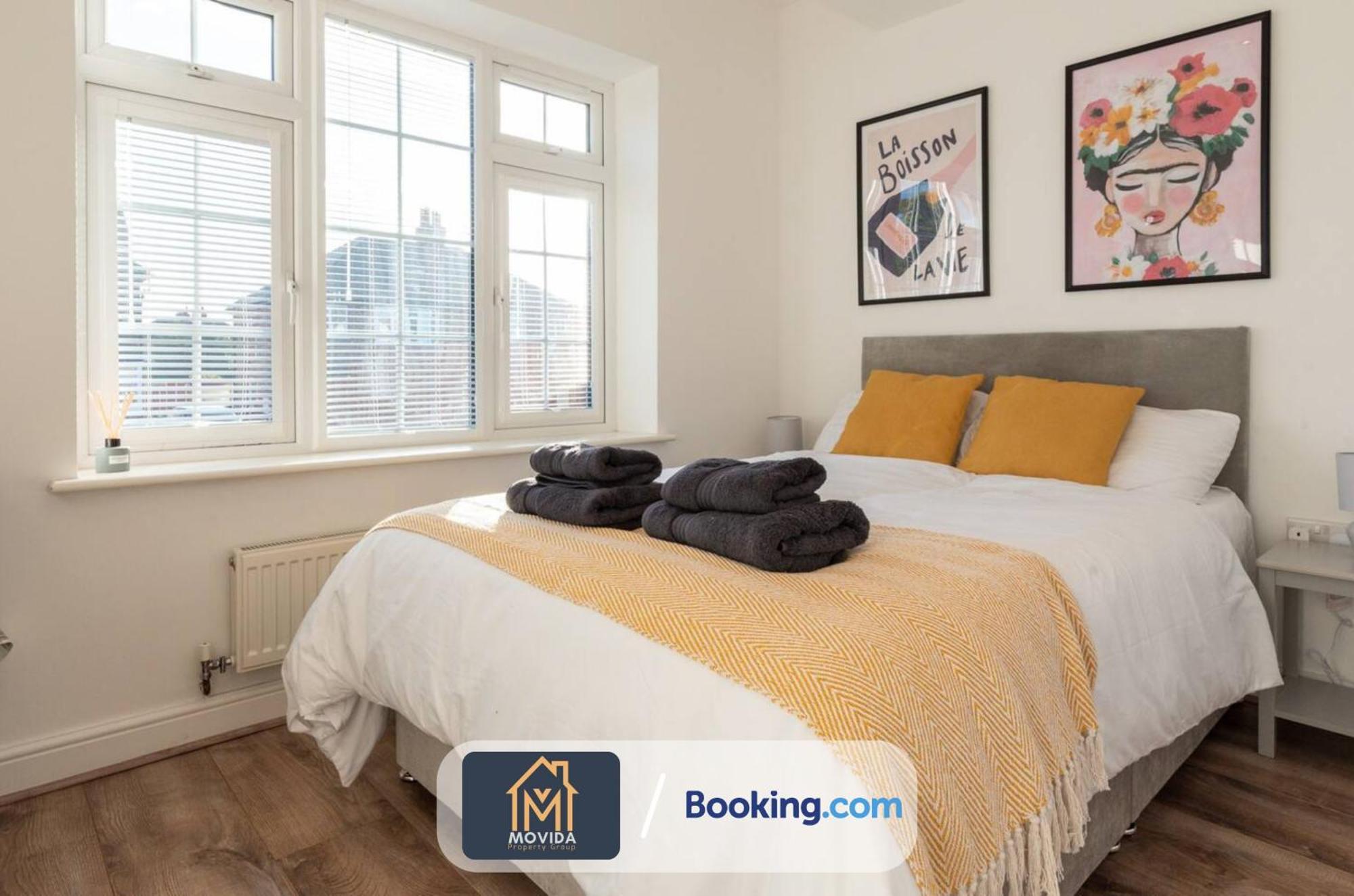 Large Modern 6 Bedroom House By Movida Property Group Short Lets & Serviced Accommodation With Games Room Leeds  Exteriér fotografie