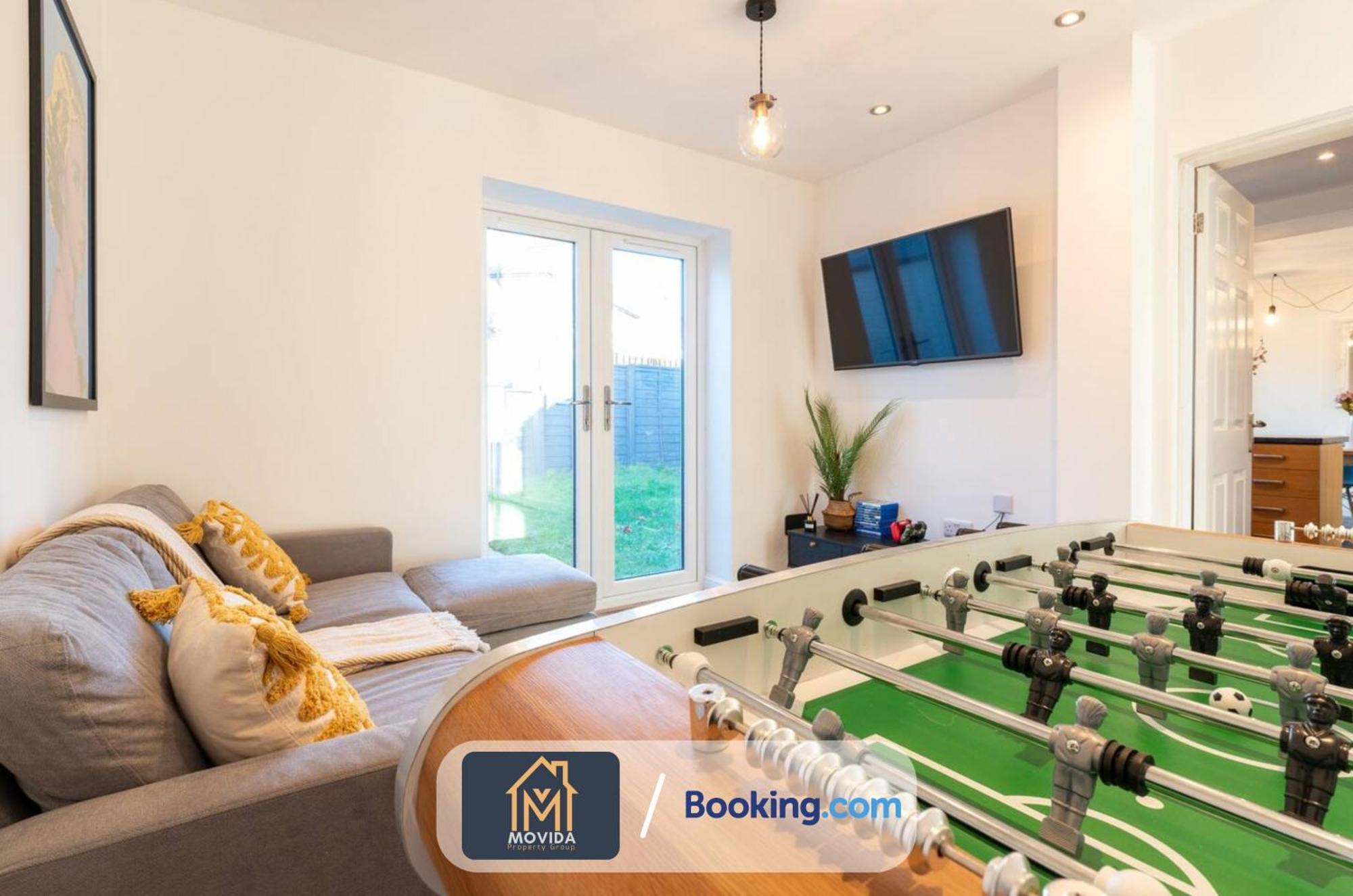 Large Modern 6 Bedroom House By Movida Property Group Short Lets & Serviced Accommodation With Games Room Leeds  Exteriér fotografie