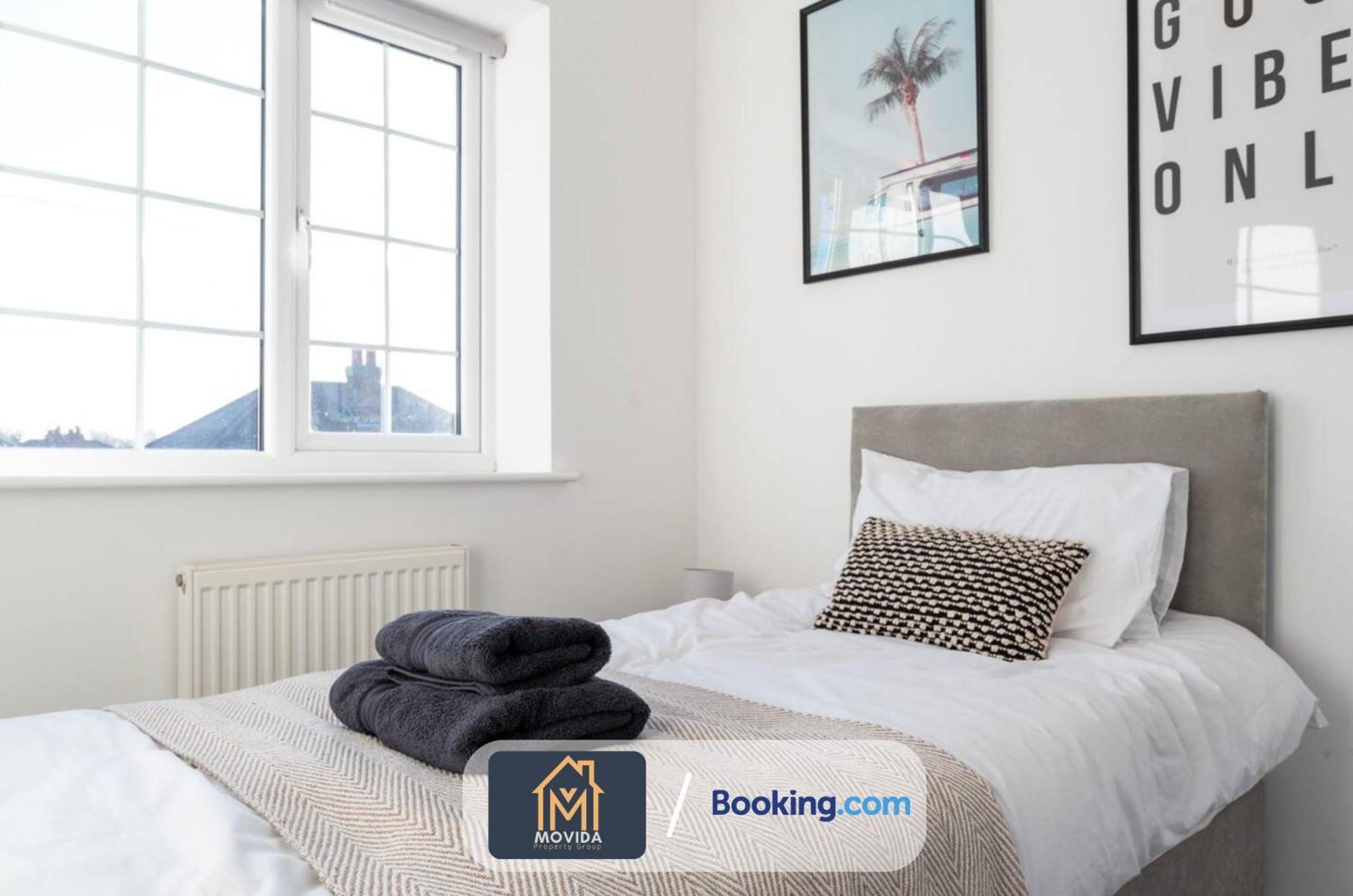 Large Modern 6 Bedroom House By Movida Property Group Short Lets & Serviced Accommodation With Games Room Leeds  Exteriér fotografie