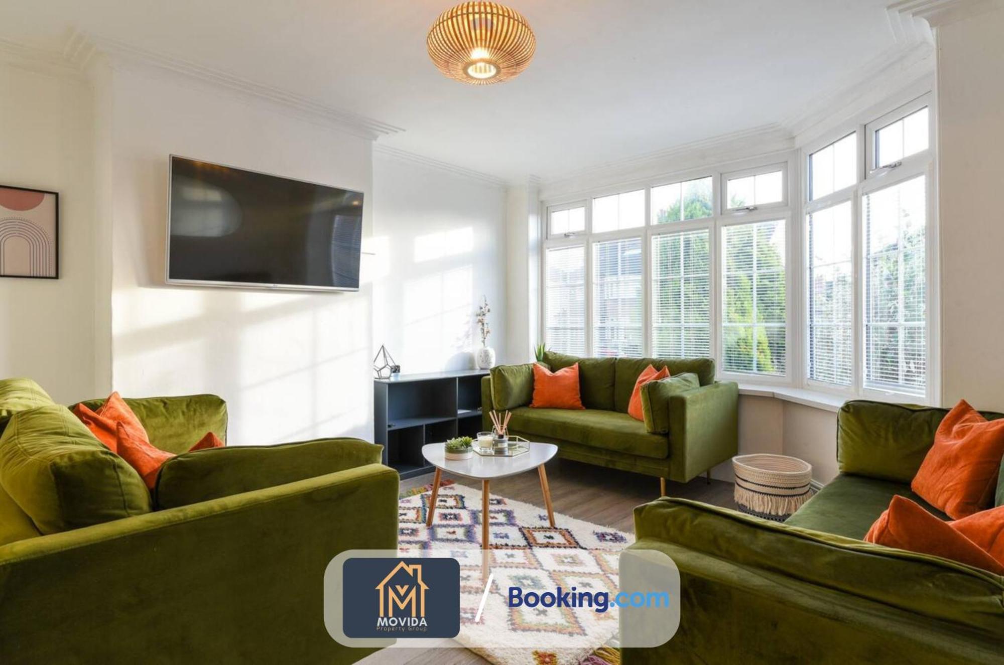 Large Modern 6 Bedroom House By Movida Property Group Short Lets & Serviced Accommodation With Games Room Leeds  Exteriér fotografie